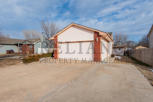 Photo - 1938 S Chateau St