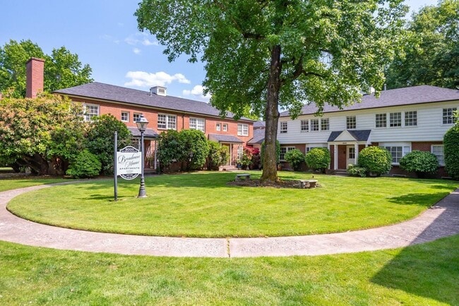 Photo - Broadmoor Manor