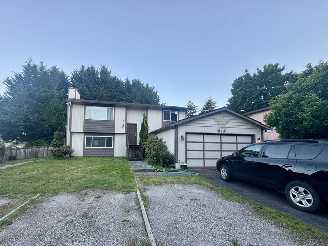 Building Photo - Two Bedroom Duplex Unit