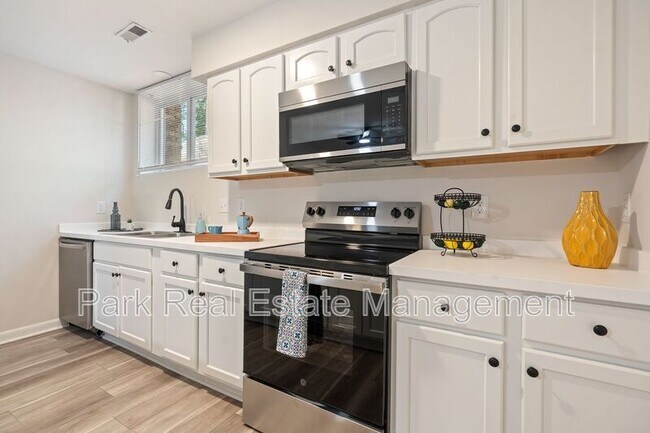 Photo - 201 Howell St