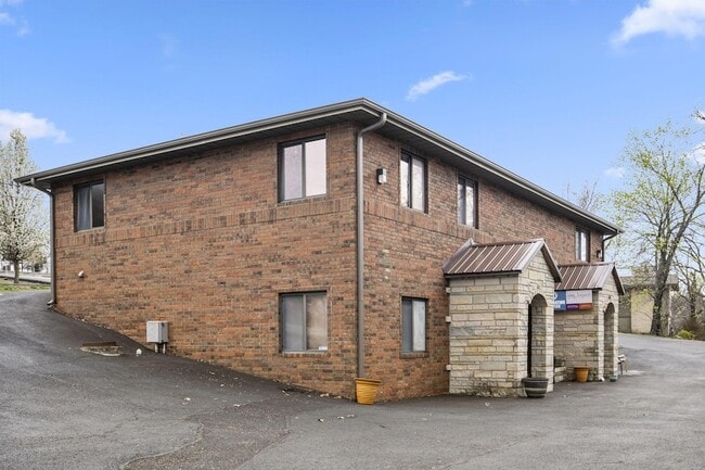 Building Photo - 1 Woodland Ave