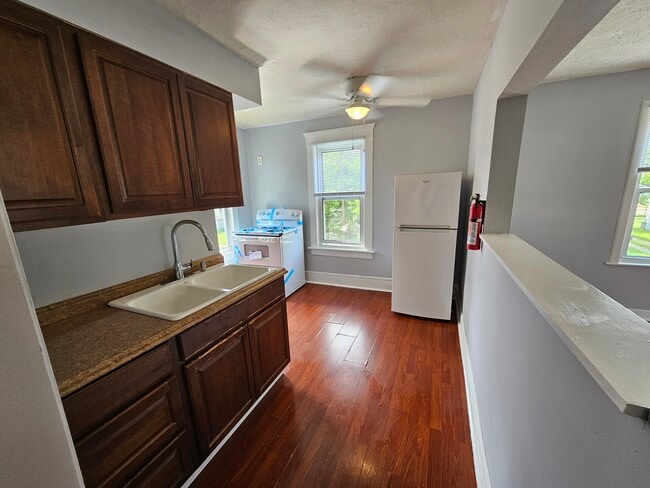 Building Photo - 1777 Marks Ave Unit #2