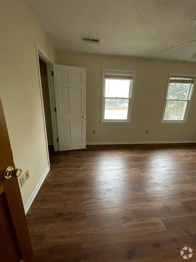 Building Photo - Lovely 2 bedroom 1.5 Bath  Townhome in Cit...
