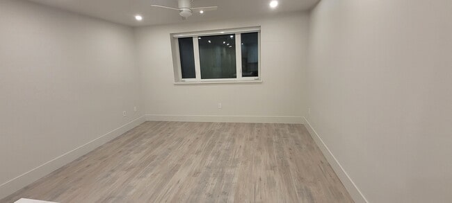 Photo - 5813 Canada Way