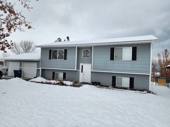 Immaculate 3 bedroom 2 bath split level ho... - Immaculate 3 bedroom 2 bath split level ho... House