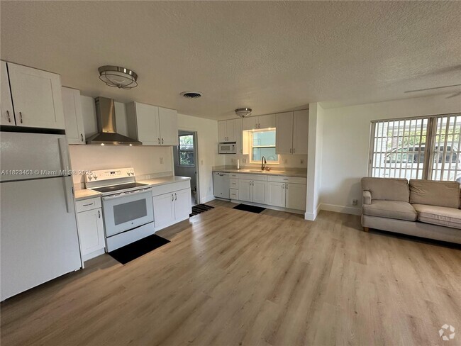 Building Photo - 201 E 28th St Rental