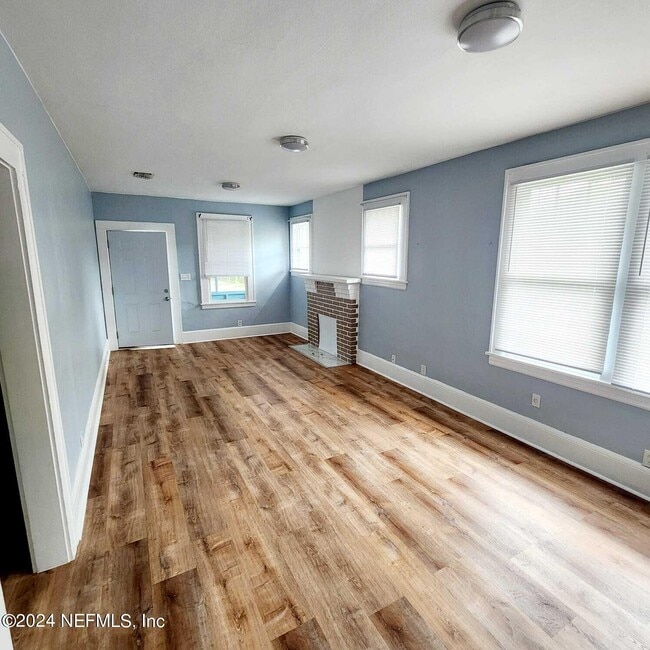 Photo - 1735 Brackland St