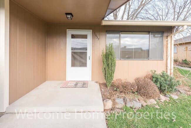 Photo - Beautiful 2 Bedroom Home in Quiet Neighborhood Unit 1937 Plaza