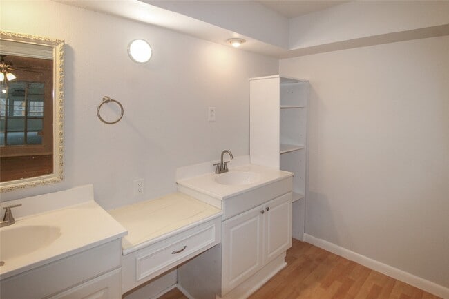 Building Photo - 10534 Huntington Wood Dr Rental