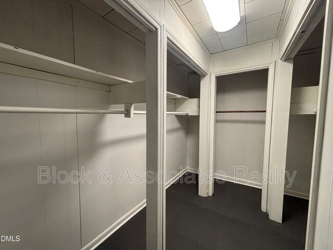87 Robert Thompson Rd