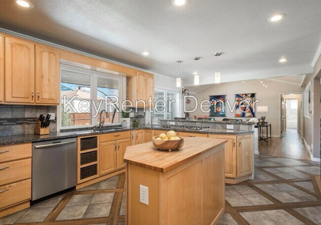 Photo - 1070 S Elmira St