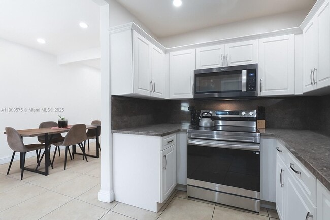 Photo - 250 NE 170th St