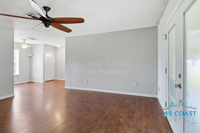 Photo - 208 Charles Ave