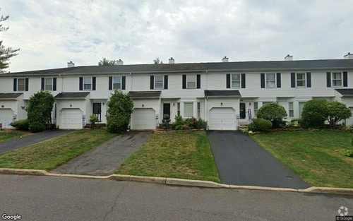 Building Photo - 2 Carriage Ln Rental