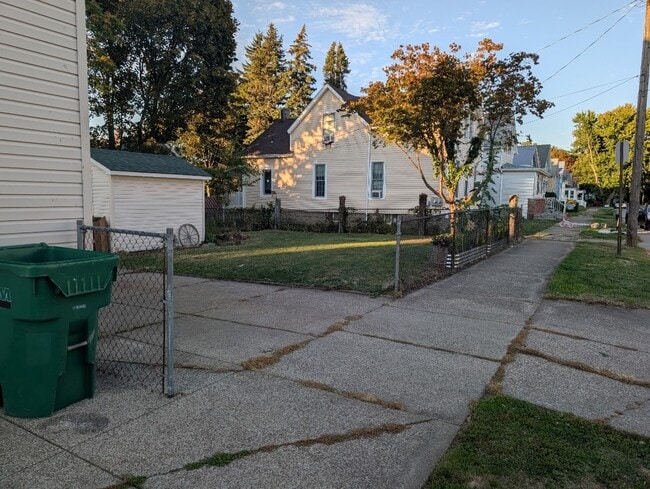 Photo - 2225 Poplar St Unit 1
