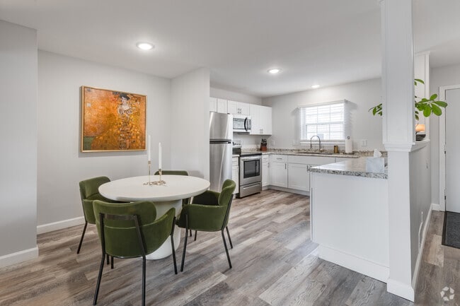 4BR, 2BA - 1400 SF - University Parallel - Student Housing Only