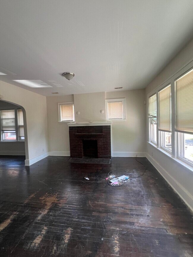 3450 Cadillac Blvd Unit Upper
