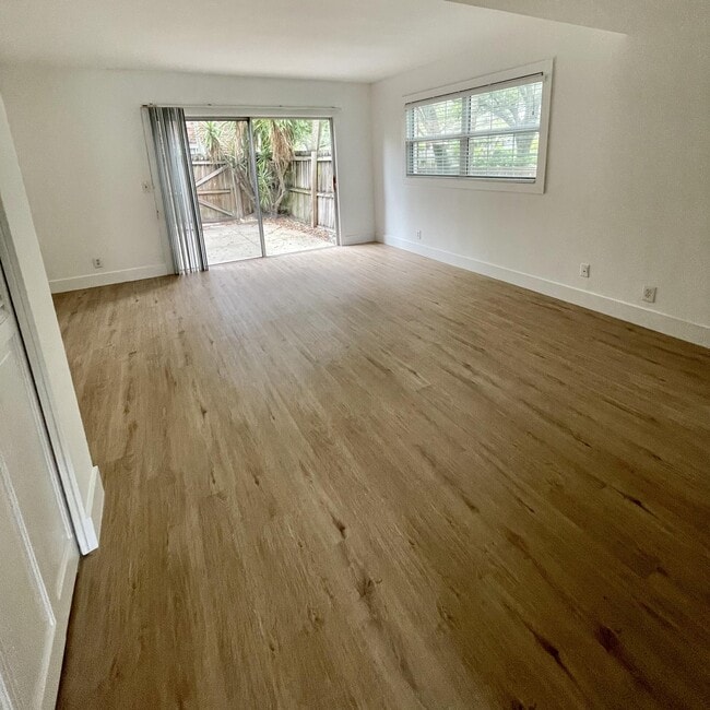 Photo - 411 N Cypress Dr Unit 15