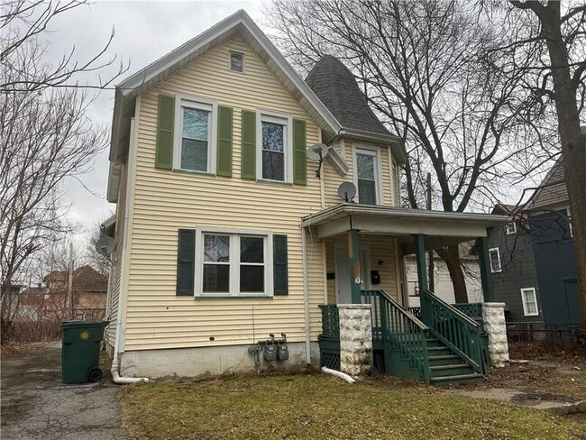 Building Photo - 10 Locust St Rental