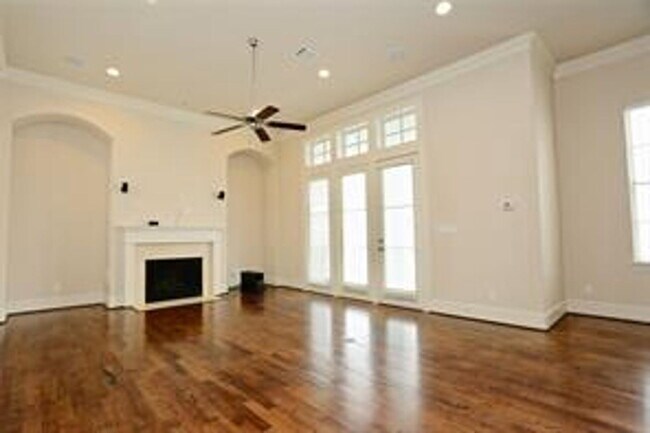 Photo - 3226 McKinney St