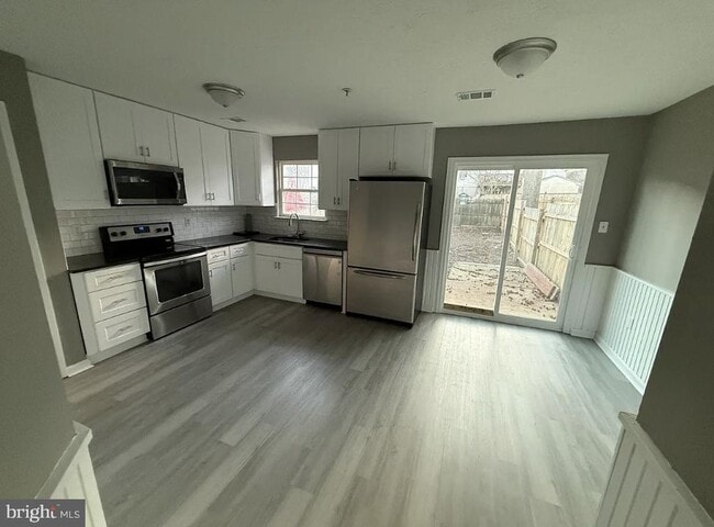 Building Photo - 30 Sycamore Dr