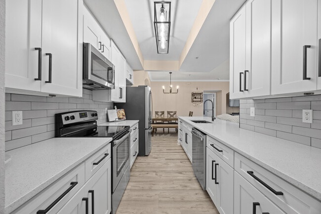 Building Photo - 10075 Gate Pky N Unit 2802
