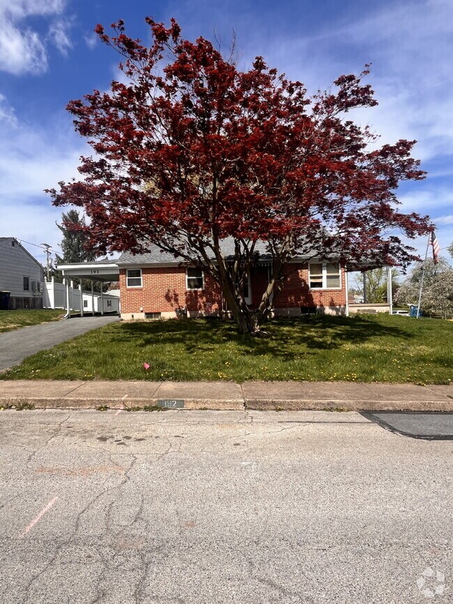 Building Photo - Charming Brick Rancher for Rent Rental