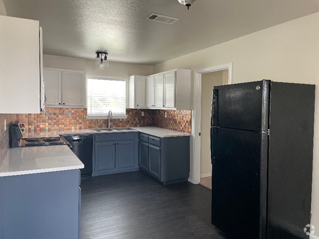 Building Photo - 755 River Rd Rental