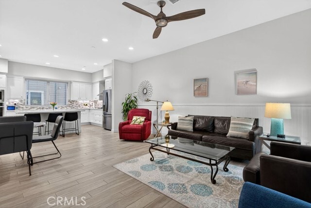 Photo - 985 Doheny Way