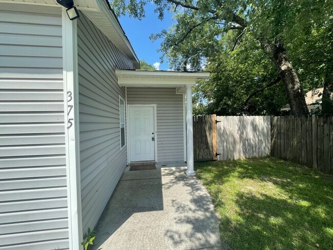 Photo - 375 Lullwater Dr