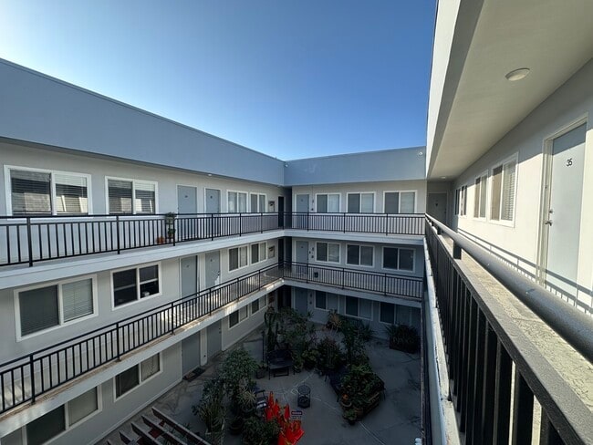 Building Photo - 23 Thornton Ave Unit 9