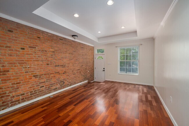 3218 E Lombard St