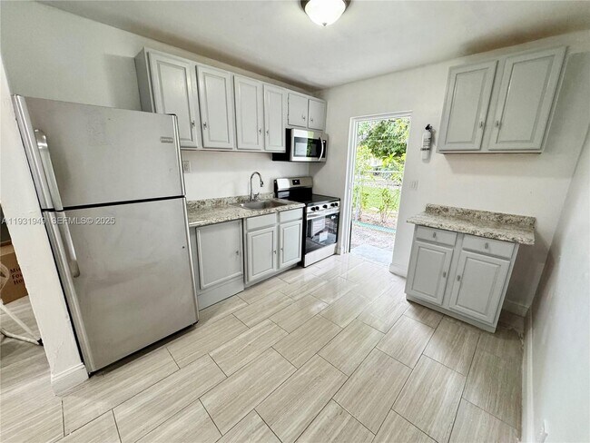 Photo - 631 NW 11th Ave Unit C