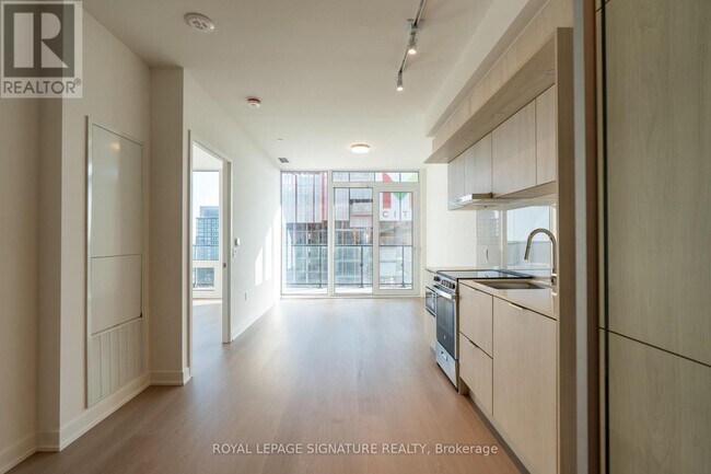 Photo - 448 Burnhamthorpe Rd W Unit 4312
