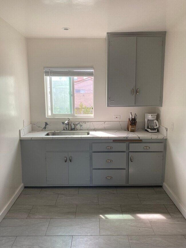 Photo - 4160 Lincoln Ave Unidad B