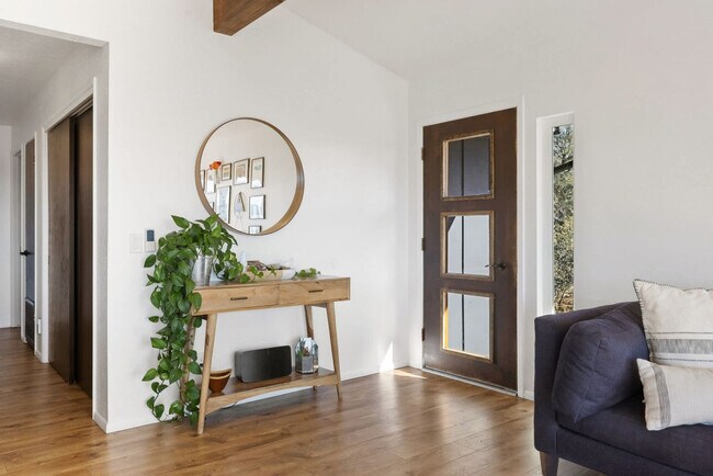 Photo - 828 Black Dr Unit ID1466127P