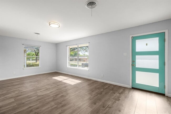 Photo - 11702 Oak Trail