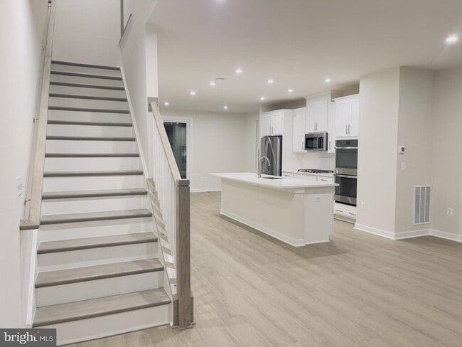 Photo - 24158 Thurso Sq