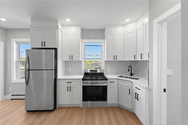 Building Photo - 735 Broadway Unit 3R Rental