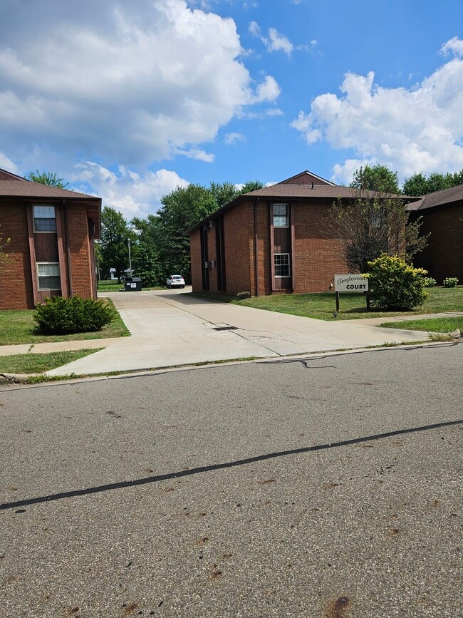 Building Photo - 2146 Tanglewood Ave Unit C Rental