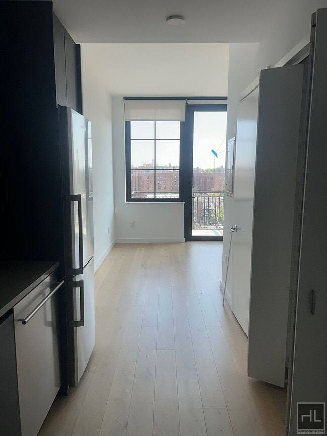 Building Photo - Appealing studio just outside the cross st... Rental