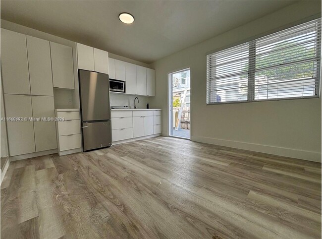 Photo - 111 SW 31st Ct Apartment Unit 4
