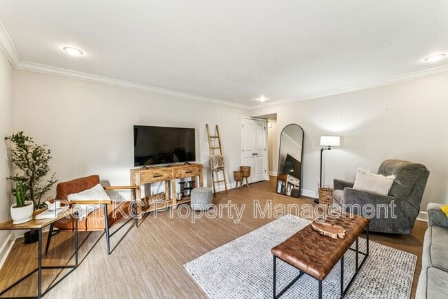 Photo - 530 W 10th St Unidad #530