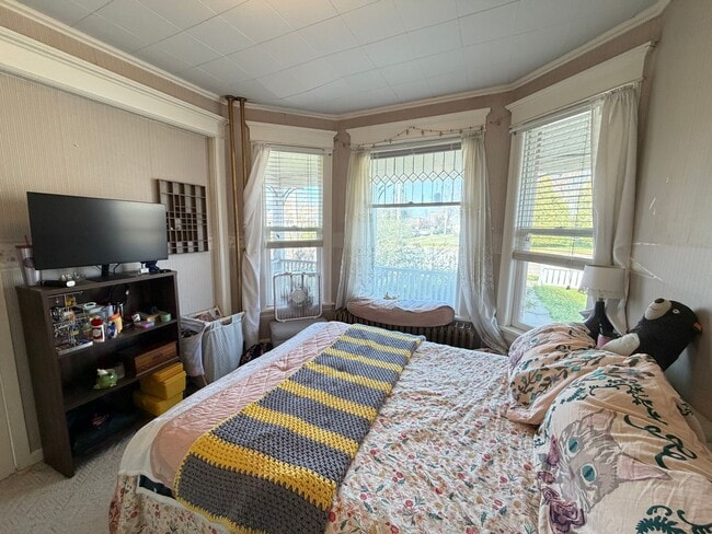 Photo - 1st Floor 2 Bedroom Apartment w/ Private Basement - Available July 1st Unit 1128 Hammond Ave - 1