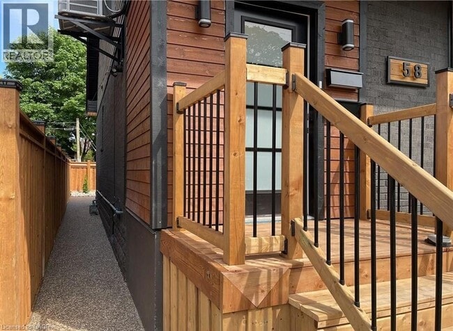 Photo - 58 Rosslyn Ave N