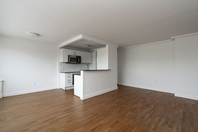 Building Photo - 265 Russell Hill Road Unit 101