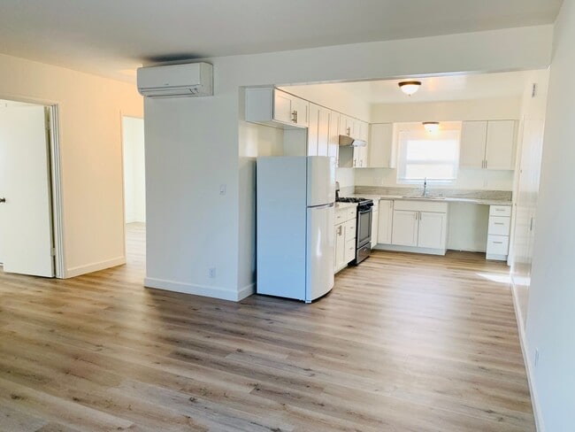 Building Photo - LVW Unit 8838 Lakeview Road A