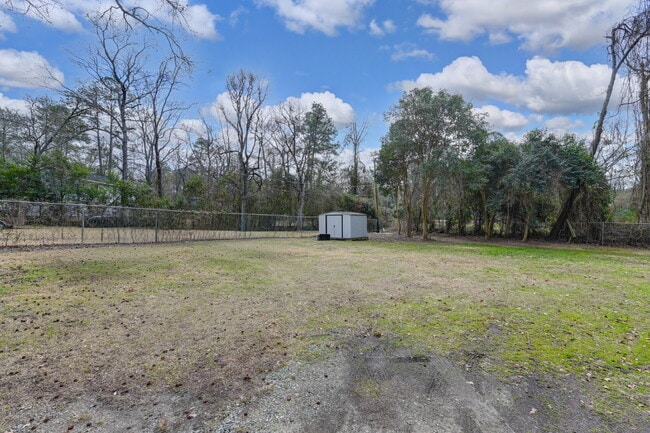 Photo - Cozy 2 Bedroom Home with Large Yard | Move-In Ready Unit B