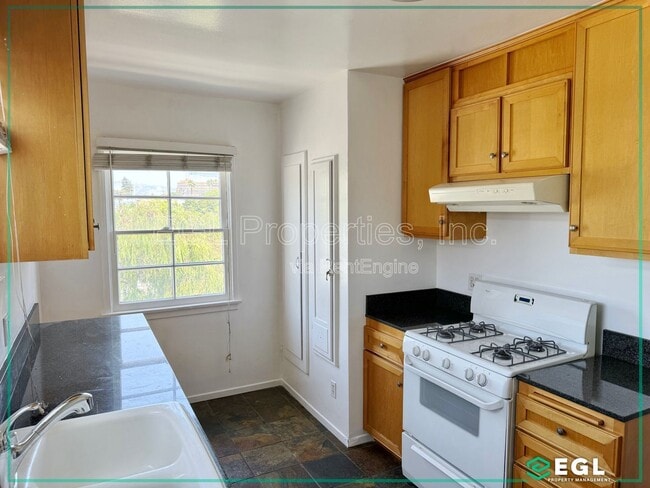 Photo - 949 S Sierra Bonita Ave Unit 7