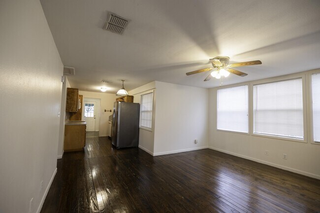 Photo - 1002 Garrett St